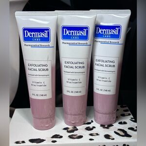 ✨ Dermasil Labs Exfoliating Facial Scrub (Vitamin C + Niacinamide) – 3 Pack ✨